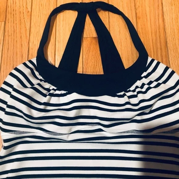 Lululemon Scoop Me Up Size 6 Black /White Striped Workout Tank - Picture 3 of 7